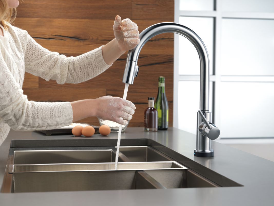 touchless kitchen faucet with light